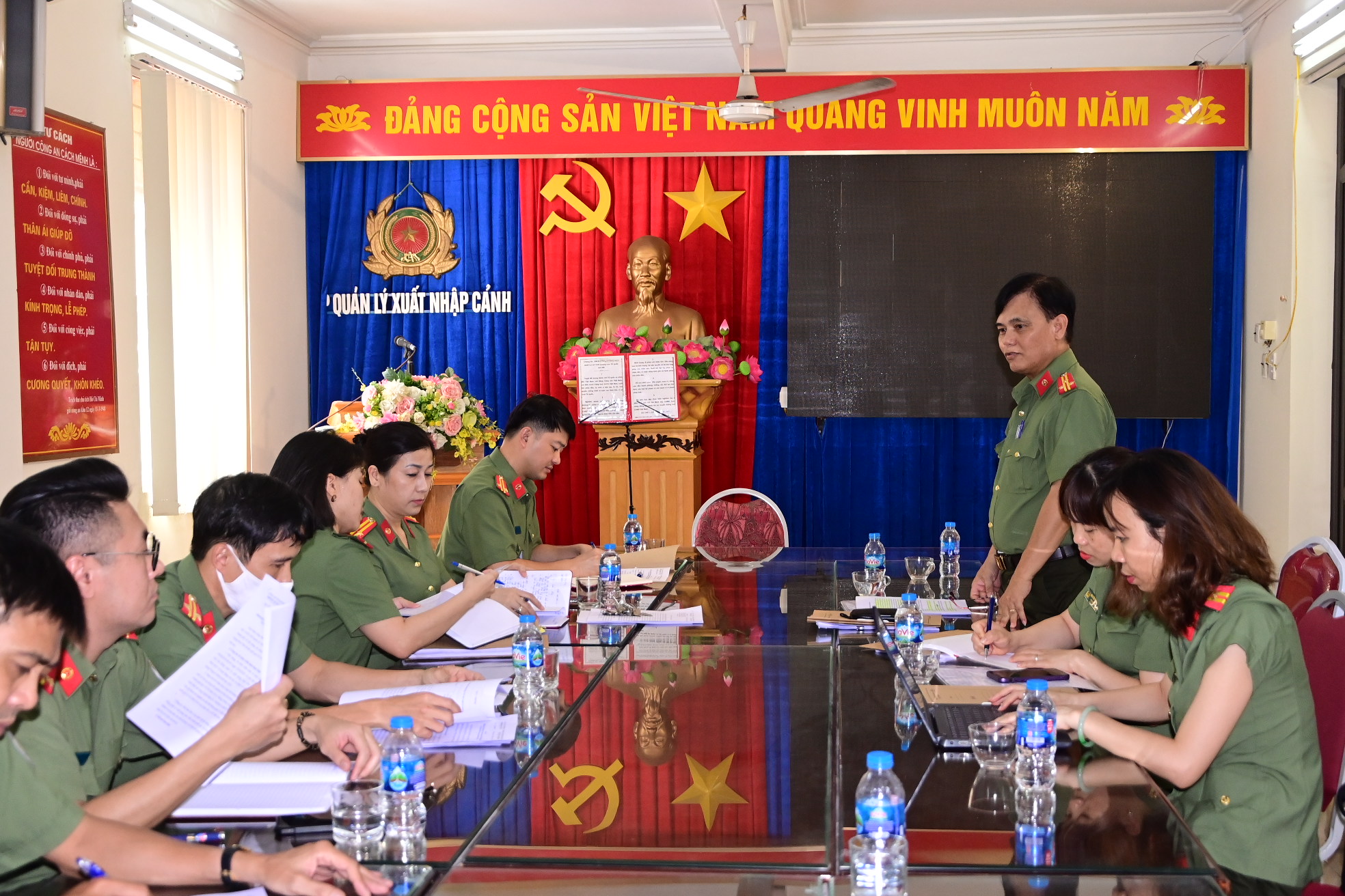 Đẩy mạnh các hoạt động kỷ niệm Ngày truyền thống lực lượng Pháp chế Công an nhân dân